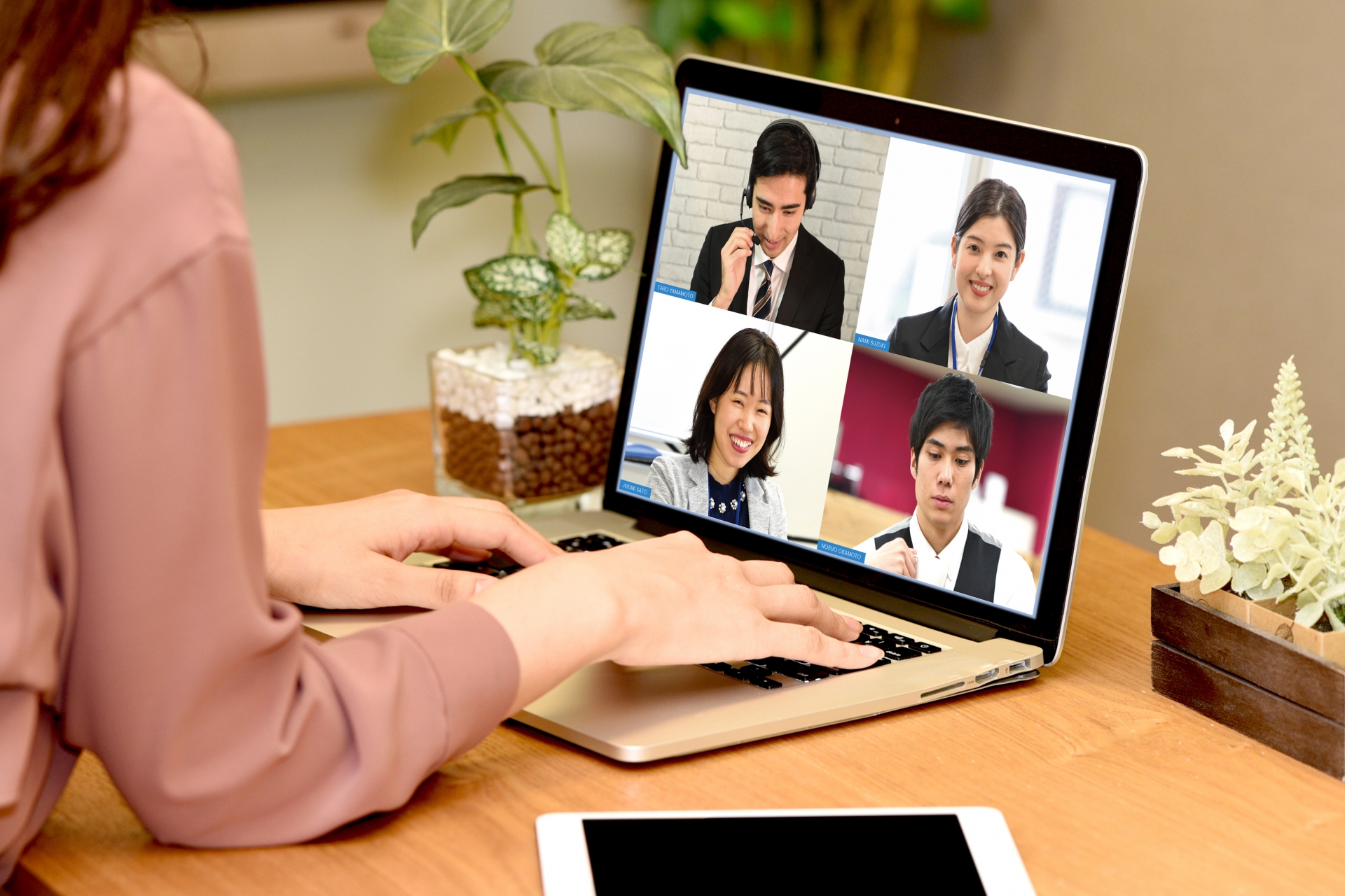 ウェブ会議 - 【画像で解説】WEB会議でもホワイトボードが使える!「Zoom」で社内会議をする際の工夫 ウェブ会議 - 【画像で解説】WEB会議でもホワイトボードが使える!「Zoom」で社内会議をする際の工夫